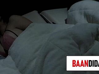 夫がもうできないから、短い技師が私をバング。ワイルドな現実。