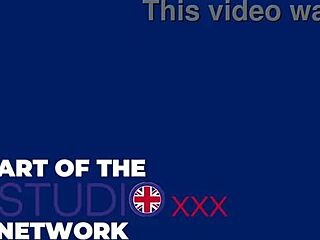 Damn! Teen in Cosplay Gets Railed Behind Twin’s Back