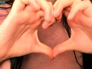 w0wgirls liza 2022-12-26: cute petite star in web chat