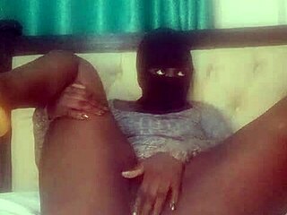 Angela Oxo Shows Off Bouncy Booty in Steamy Homemade Toy Play