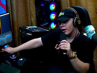 i watched daniely and patricia red kiss passionately on the podcast and i was speechless