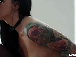 Hey, wanna see an amazing lesbian threesome hit peak orgasm?