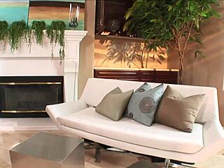 Эй девчонки, готовы к дикой интеррасальной тройке с огромным членом?