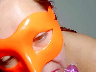 Hei, baarimikko, miksi tehdä kuuma video tunkeutuen siihen jättipilluun?