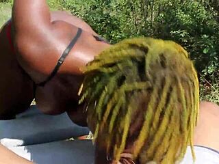 Домашний sloppy минет от Пуазон Айви и Дона Хоу в горячем POV