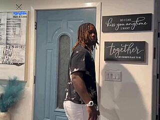 Lucky Delivery Guy Gets Best Tip Ever