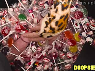 สาวเอเชียเงี่ยน 18+ โดนเพื่อนบ้านควยโตถีบเย็ดฮาโลวีน