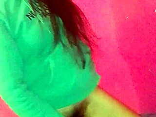 Analny seks i solo masturbacja w oszałamiającym pokazie