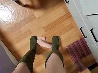 do you want to play with elza kom?