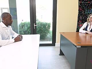 젠장, 내 의붓아들 선생님 코리 체이스 섹스하는 게 야생이야!