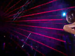 Сенсуальные танцы фанк-тверка, завораживающие аудиторию.