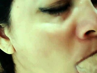 Boldly Helping Maid's Daughter with Morning Muff Diving and Handjob Outdoors