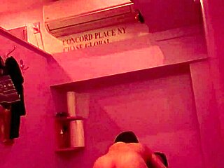 Jeg kan ikke få nok af denne tykke kinesiske babes intense orgasme