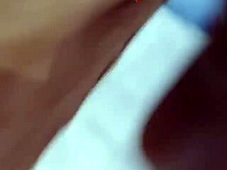 Suger fremmede, svelger sæd og kysser kukholderen Gloryhole 17 - Trailer!