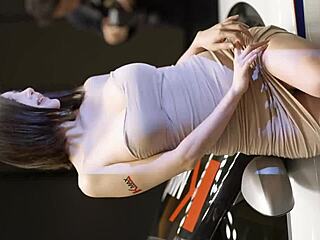 يا، شوفي هالفتاة الكورية السباقة الساخنة، مذهلة!