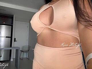 Experimenting Naughty Looks For Gym Training