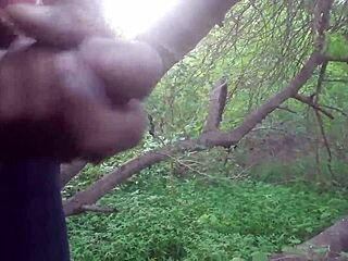 Skúšal si vonkajší cumshot v stromoch? Povedz, aké to bolo divoké pre teba?
