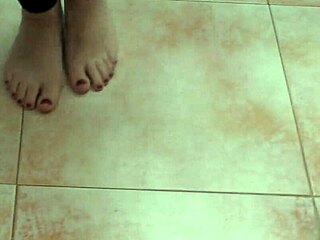 sexy feet dancing