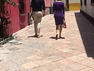 Look At This Riquisima Cougar's Ass!