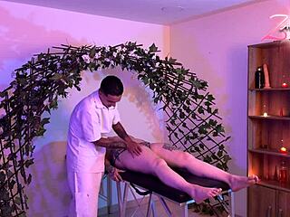 Masseuse makes me so horny, I masturbate before he returns! 😏💦