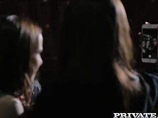 Ванеса Декър и Бланш Брадбъри в анален трийсам.