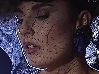 Hej, pozri si tento klasický trojok s divokým análom, tak horúci