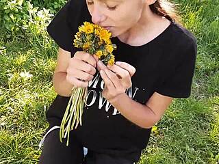 Neighbor Got Flowers, Gave Me Wild Cunnilingus Thanks!