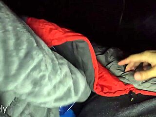 Naitko sisarpuolesi teltassa?