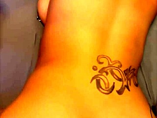 슬림 띡 후커 친구 집에서 열정적 섹스 느껴