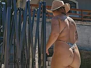 Montando Uma Tenda Na Chácara Usando Um Body Socado No Rabo