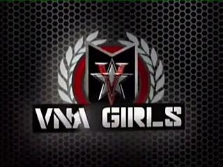 Curvy cougar says, 'I want to roar with this dildo outdoors'