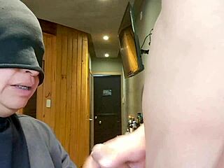 좆 빨고 정액 다 삼켜줘