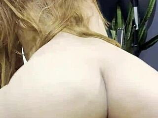 義弟のチンポに跨がってバックでハメられる中立冒険