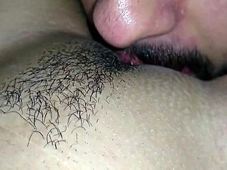 chupando buceta greluda mais linda