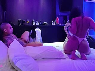 minha amiga do cursinho propôs de fazermos uma troca de casal e fomos para o motel fazer uma putaria bem gostosa completo no sheer e no red