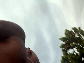 Soquei gostoso no cuzinho dessa putinha safada na pedra na praia do arpoador em público pov completo?