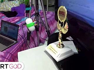 siri dahl, your juicy cunt grips my fingers so tight while pumping!