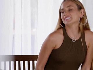 Teretana zeka Mary Rock trenira pičku sa susednim klipanom i liže spermu