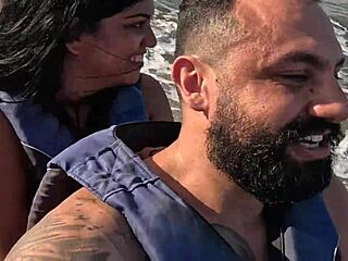 Suruba Radical Casal Mattos E Priscila Belini Foderam Com Salva-Vidas Depois Do Banana Boat