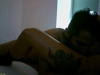 dos ricas amigas se ponen cachondas, y al final me las folle a las dos en la habitacion!