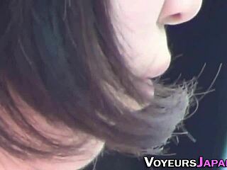 アジアの18歳ティーンを公の野外で高画質撮影