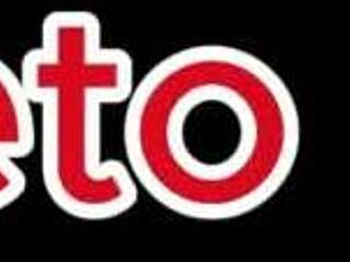 Muscular black bodybuilder pushes monster cock into two pussies on beach