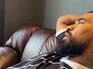 Boss passionately fucks beautiful maid for raise