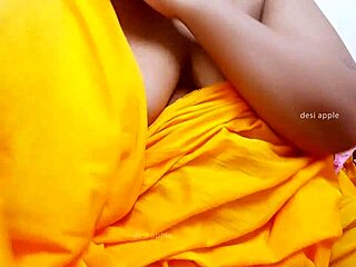 Indian Desi Aunty Boobs Exposed in Provocative Display!