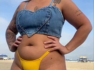 eu fiz o cara ficar de pau duro na praia com meu flashing exhibitionista africano