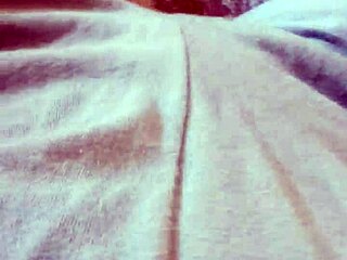 Milf touches herself to orgasm in pajamas 😊