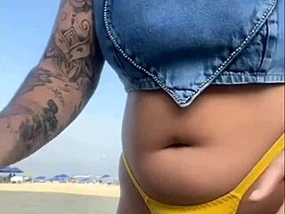 eu fiz o cara ficar de pau duro na praia com meu flashing exhibitionista africano