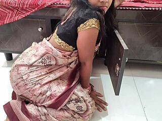 28 साल की औरत ने जवान लड़के से गांड और चुत मरवा के अपनी हवस बुझाई.