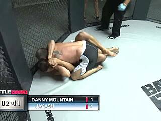 브리짓 B 란제리에서 큰 젖꼭지 과시하다가 스타킹에서 깊은 애널 박기와 게핑 위해 벌려