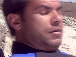 Shayna Knight kumartuu kaksinkertaista tunkeutumista kolmikkoon